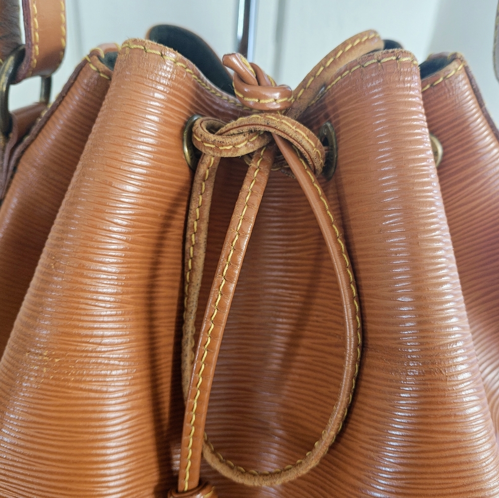 Authentic Louis Vuitton Brown Bucket Bag - Picture 3 of 12